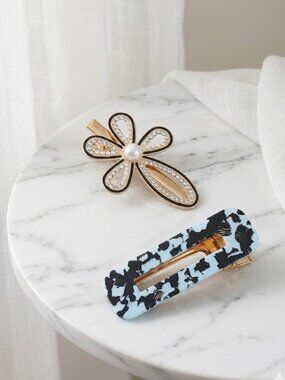 Two Piece Flower and Clip Accessory Set